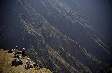Rast am Abgrund auf dem Inka Trail durch Peru