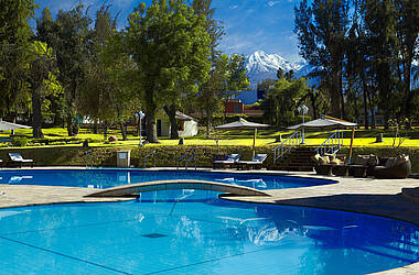 Garten und Poolbereich des Hotels Wyndham Costa del Sol in Arequipa